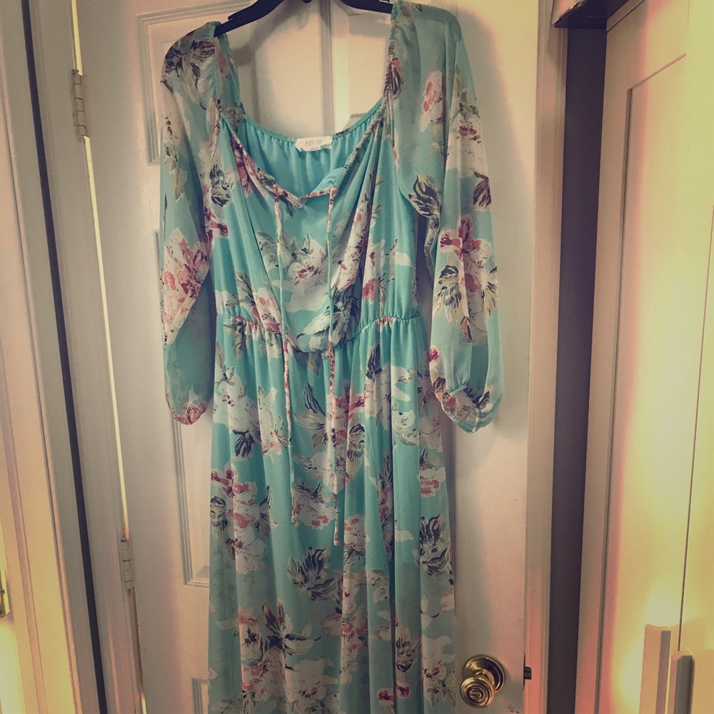 Off-the shoulder maxi- worn once